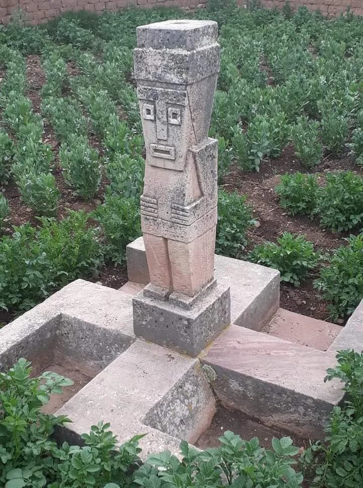 Anthropomorphic Tiwanaku-style monolith in the middle of a field